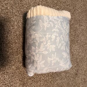 Cozy cradle Arm pillow for feeding